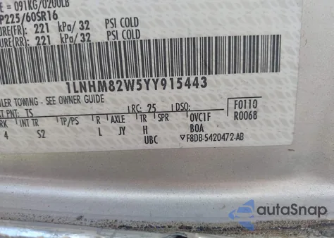 2000 Lincoln Town Car Signature из США, поврежденный, VIN 1LNHM82W5YY915443